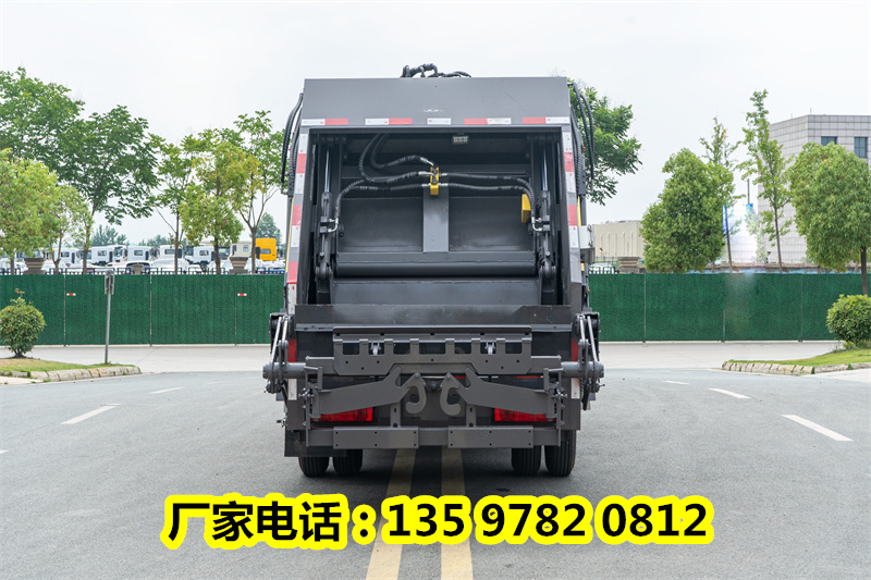 东风D5多利卡 6.5方压缩垃圾车， 可上蓝牌 ，C照驾驶