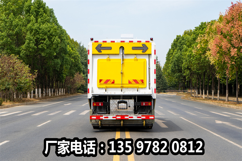 东风天锦王中王吸尘车 14方（4方+10方）