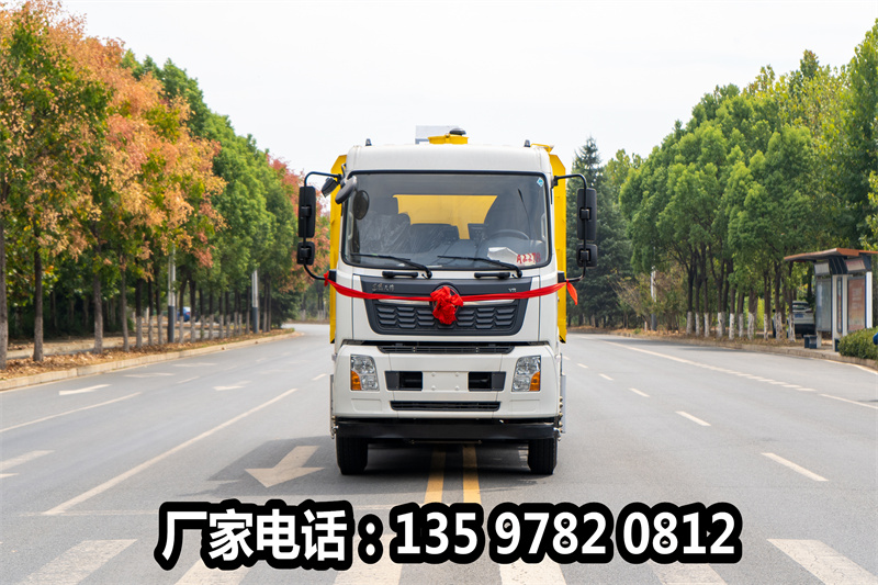 东风天锦王中王吸尘车 14方（4方+10方）